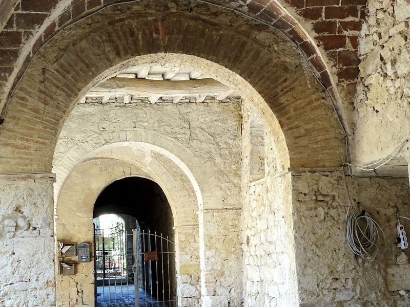 c. Suvereto Chiostro San Francesco.JPG